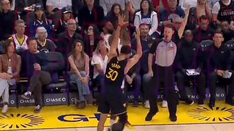 库里扑防威金斯被判打手犯规,首节出战仅6分钟领到2个犯规 库里扑防威金斯被判打手犯规,首节出战仅6分钟领到2个犯规